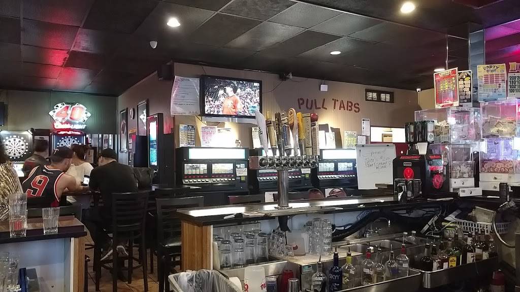 Bleechers Bar & Grill | restaurant | 2220 White Bear Ave, Maplewood, MN 55109, USA | 6517777897 OR +1 651-777-7897