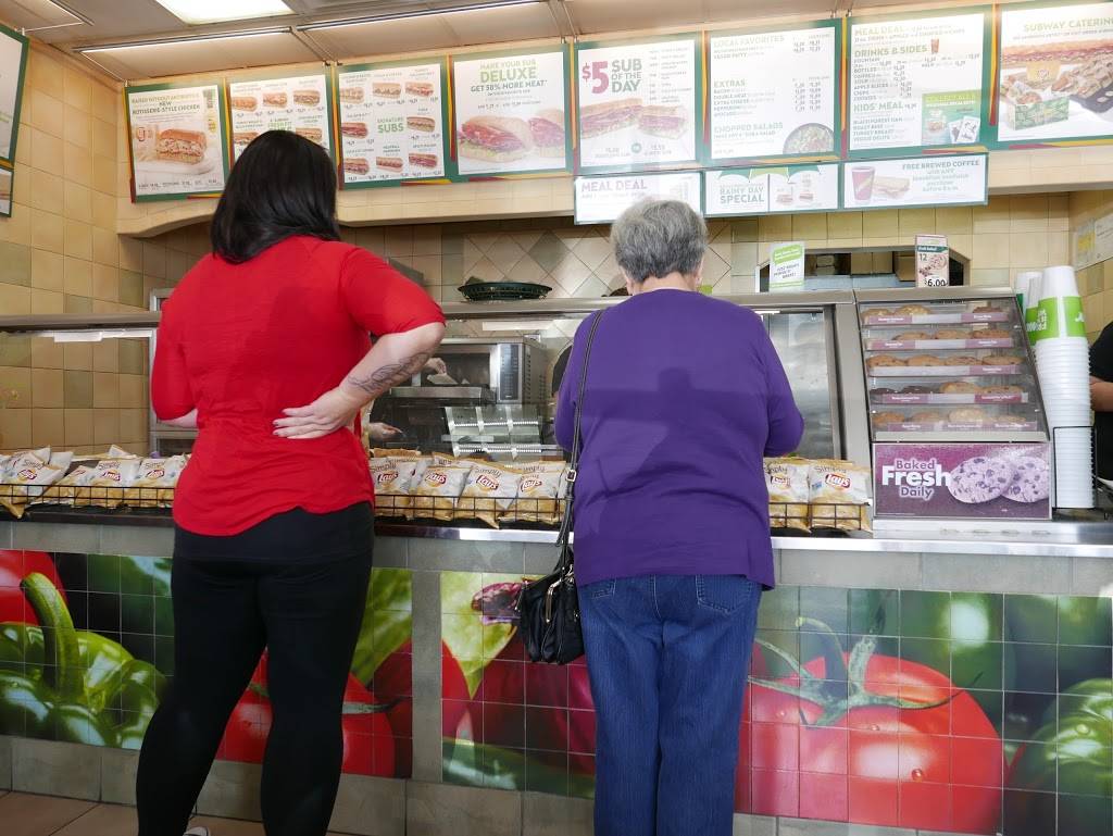 Subway Restaurants | restaurant | 2017 N Hollywood Way, Burbank, CA 91505, USA | 8188435900 OR +1 818-843-5900
