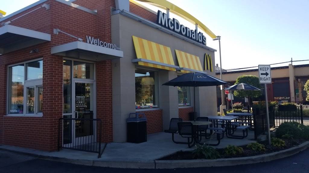 McDonalds | cafe | 1380 W Lake St, Chicago, IL 60607, USA | 3122430312 OR +1 312-243-0312