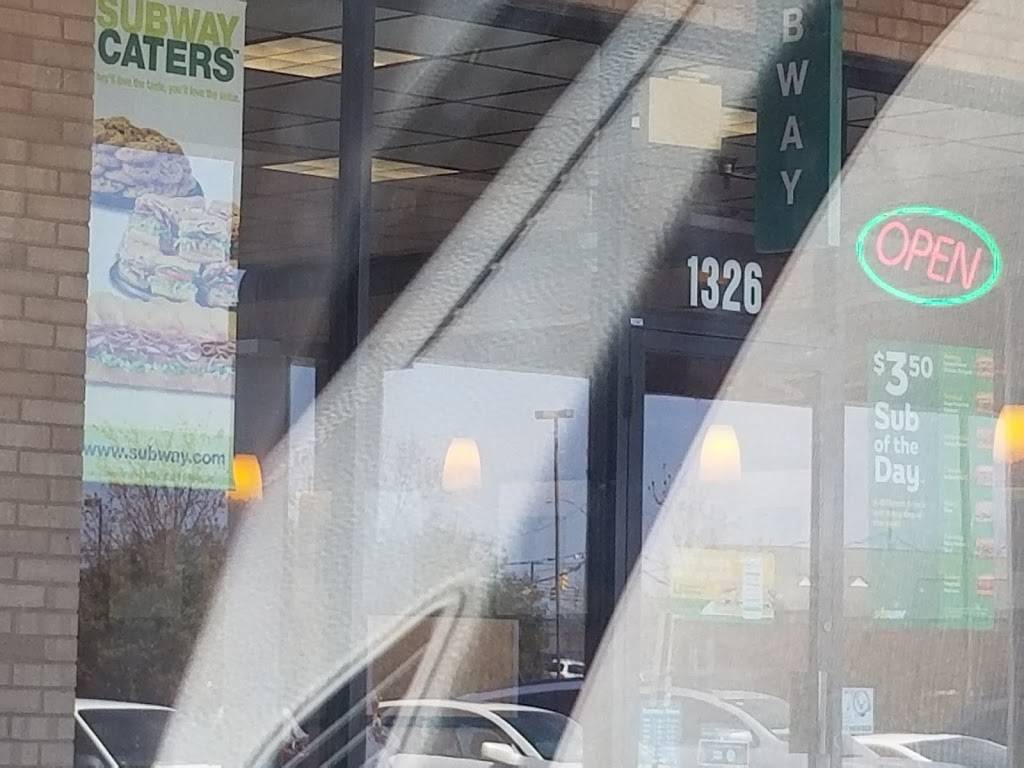 Subway | restaurant | 1326 N Main St, Fuquay-Varina, NC 27526, USA | 9195522609 OR +1 919-552-2609