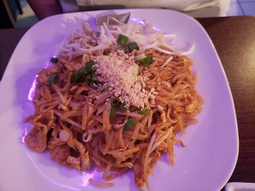 Thai Lucky | restaurant | 711 S Pine St, San Antonio, TX 78203, USA | 2107749650 OR +1 210-774-9650