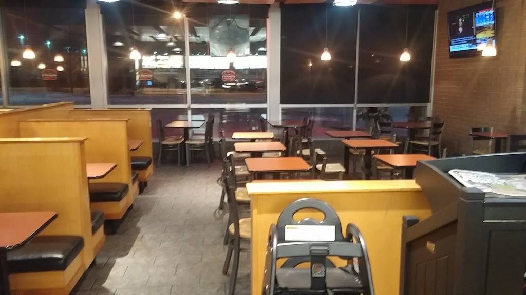 Harveys | restaurant | 223 Woodlawn Rd W, Guelph, ON N1H 8P4, Canada | 5198370416 OR +1 519-837-0416