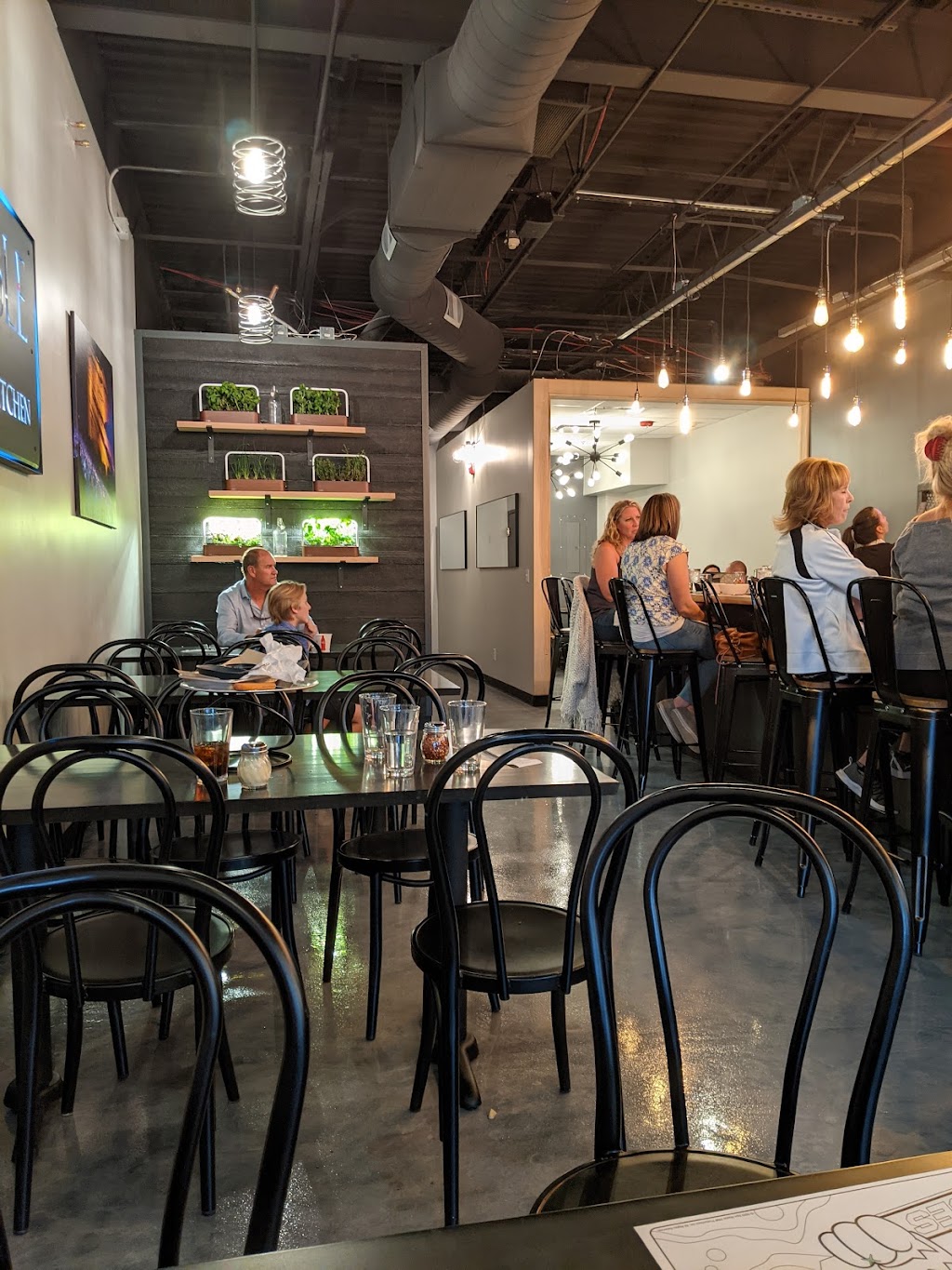 Coyote Table Artisan Kitchen & Bar | restaurant | 2950 Bear Creek Blvd, Lakewood, CO 80228, USA | 7205248129 OR +1 720-524-8129