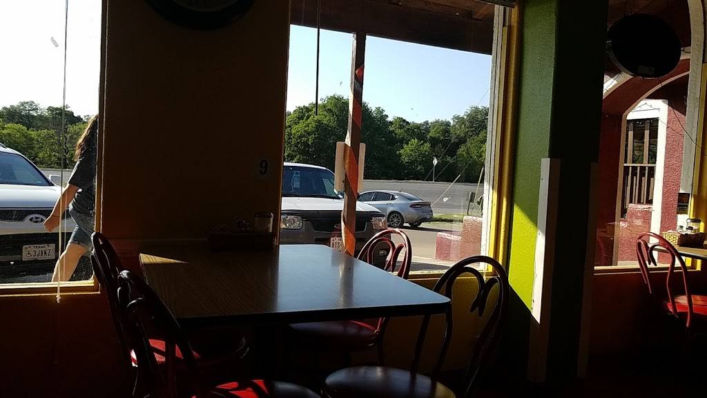 Mendoza Cafe | restaurant | 680 TX-16, Bandera, TX 78003, USA | 8307969332 OR +1 830-796-9332