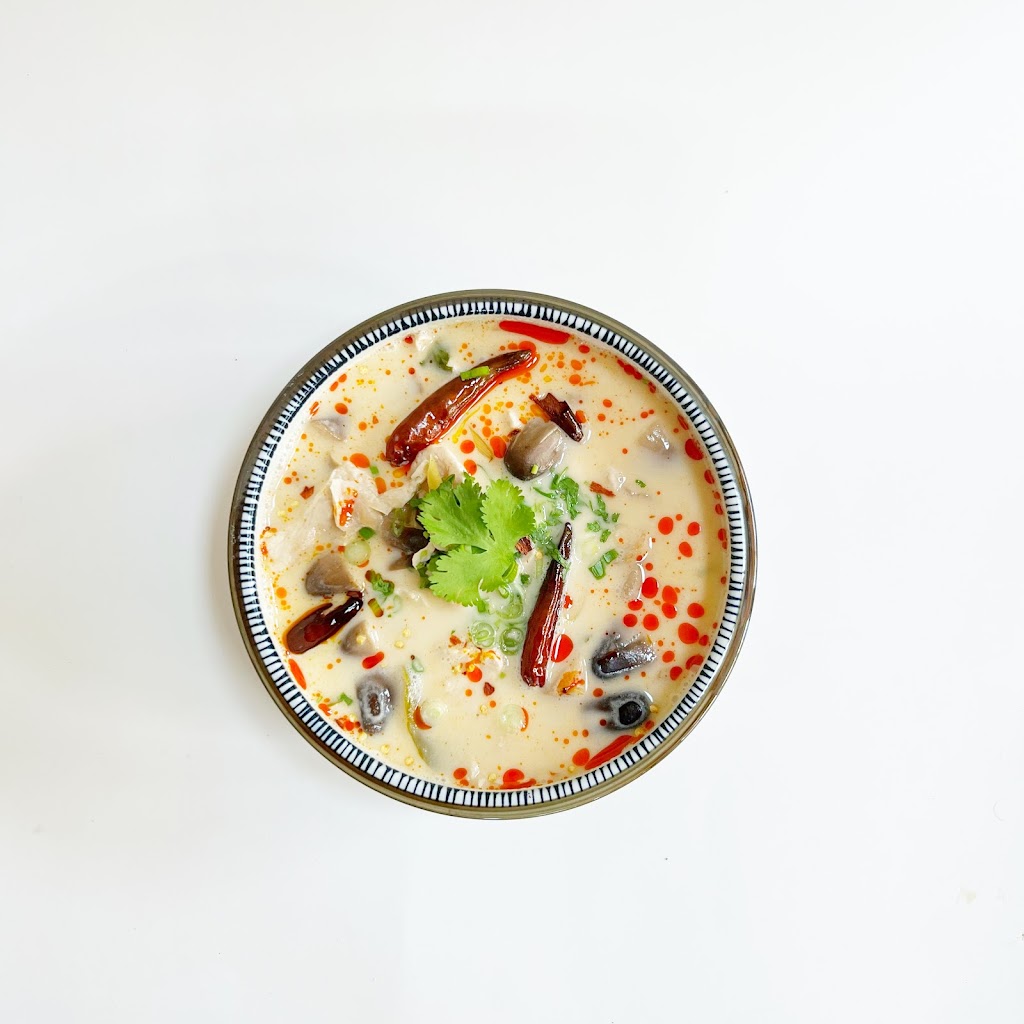 Charm Thai Kitchen | restaurant | 205 N Phoenix Rd suite e 1, Phoenix, OR 97535, USA | 5418970301 OR +1 541-897-0301