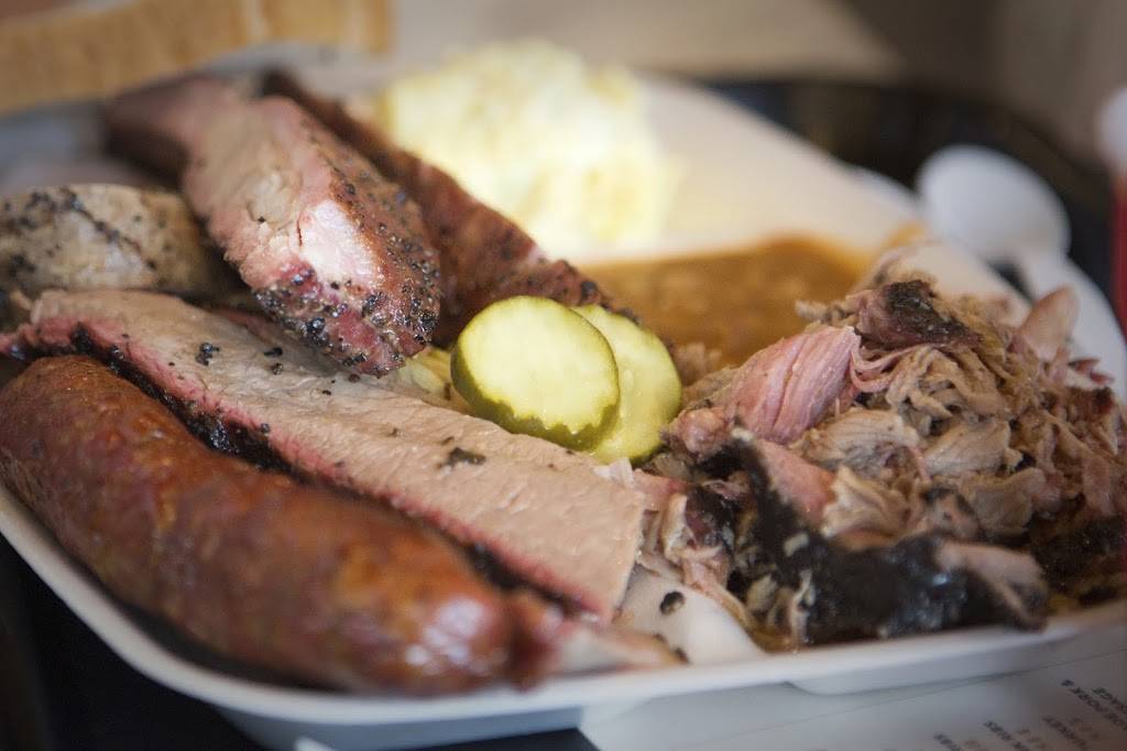 Southport Smoke House | restaurant | 1102 N Howe St, Southport, NC 28461, USA | 9103635035 OR +1 910-363-5035