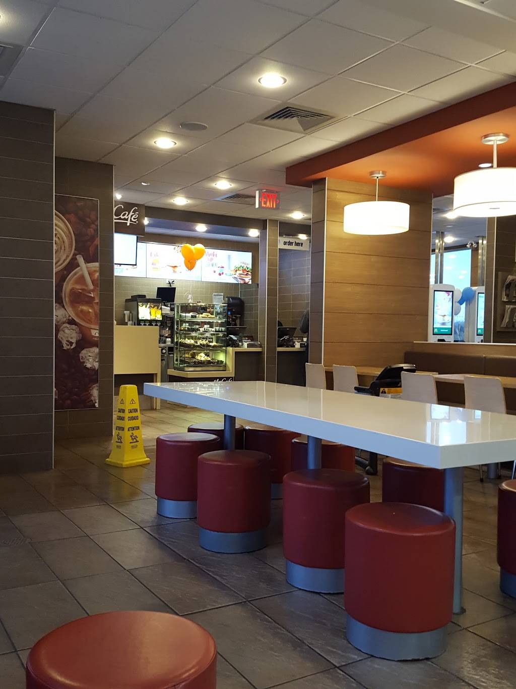 McDonalds | cafe | 347 Yonge St, Barrie, ON L4N 4C9, Canada | 7057390397 OR +1 705-739-0397