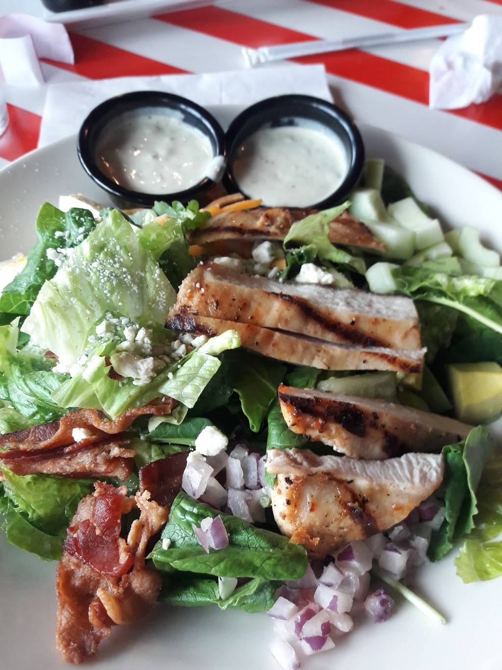 TGI Fridays | restaurant | 2991 Jamacha Road, El Cajon, CA 92019, USA | 6196707400 OR +1 619-670-7400