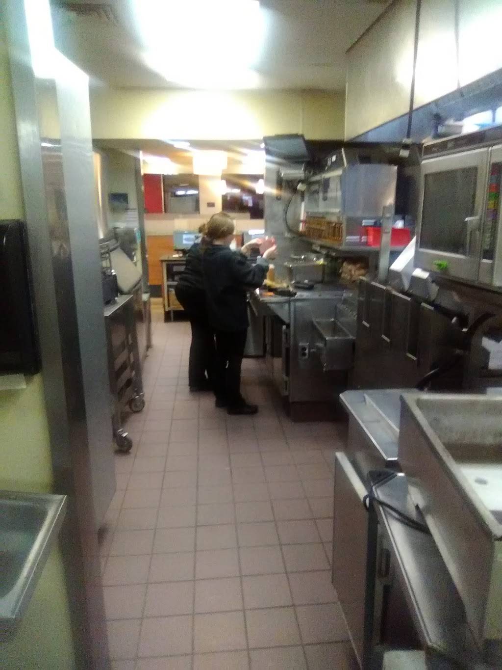 Wendys | restaurant | 616 N Main St, Crown Point, IN 46307, USA | 2196621434 OR +1 219-662-1434