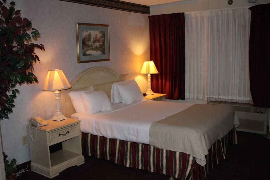 The Plaza Hotel & Suites | restaurant | 201 N 17th Ave, Wausau, WI 54401, USA | 7158454341 OR +1 715-845-4341