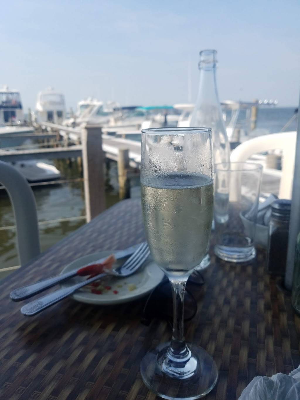 Matthews Seafood House | restaurant | 935 Bay Walk, Ocean Beach, NY 11770, USA | 6315838016 OR +1 631-583-8016