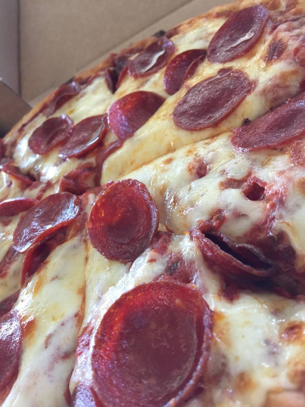 Reginas Pizza | restaurant | 2160 East Ave, Akron, OH 44314, USA | 3307537797 OR +1 330-753-7797