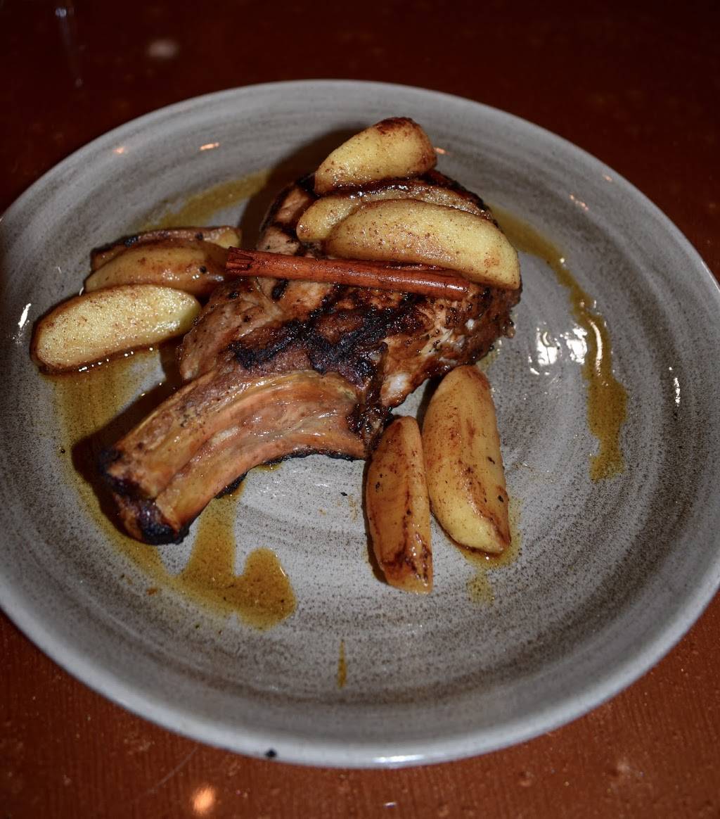 Zacharys Chop House | restaurant | 4 Cobbetts Pond Rd, Windham, NH 03087, USA | 6038905555 OR +1 603-890-5555