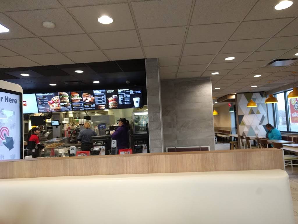 McDonalds | cafe | 3131 N Mayfair Rd, Wauwatosa, WI 53222, USA | 4147714340 OR +1 414-771-4340
