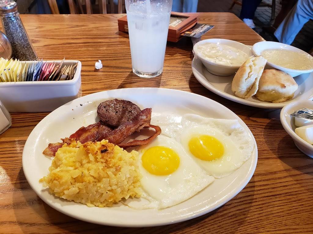 Cracker Barrel Old Country Store | restaurant | 635 S Cumberland St, Lebanon, TN 37087, USA | 6154444995 OR +1 615-444-4995