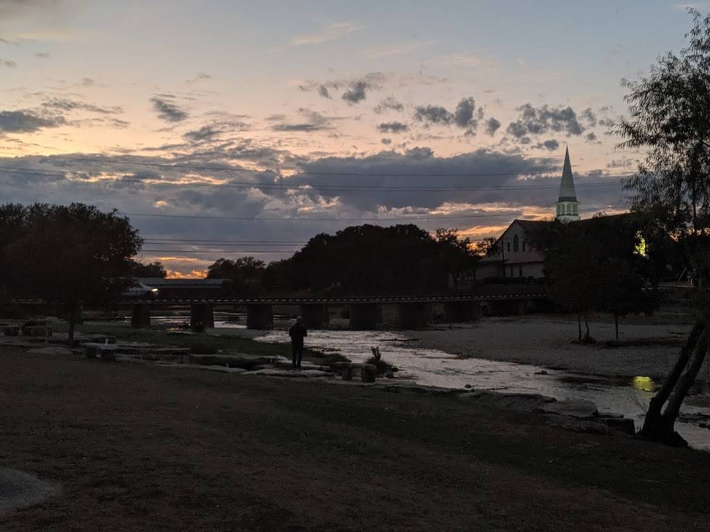 Barrow Brewing Company | restaurant | 108 Royal St, Salado, TX 76571, USA | 2549473544 OR +1 254-947-3544