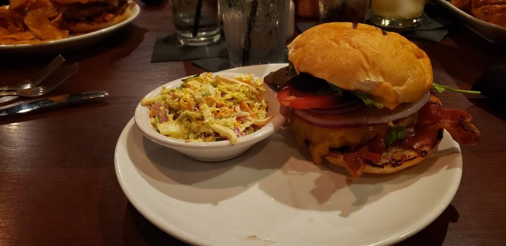 POUR Restaurant & Bar | restaurant | 1 Degaulle Square, Lafayette, LA 70508, USA | 3379818085 OR +1 337-981-8085