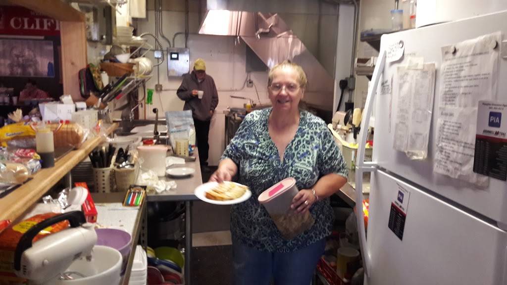 Cliffs Place | restaurant | 1404 Easton Ave, Waverly, IA 50677, USA | 3192763114 OR +1 319-276-3114