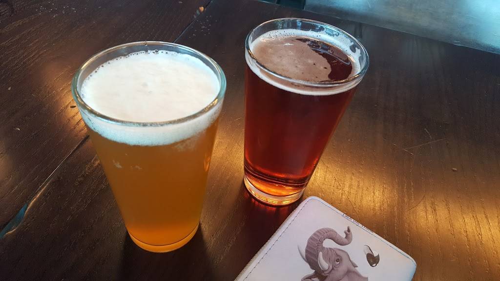 Glass Half Full Taproom | restaurant | 20575 Easthampton Plaza, Ashburn, VA 20147, USA | 5712936808 OR +1 571-293-6808