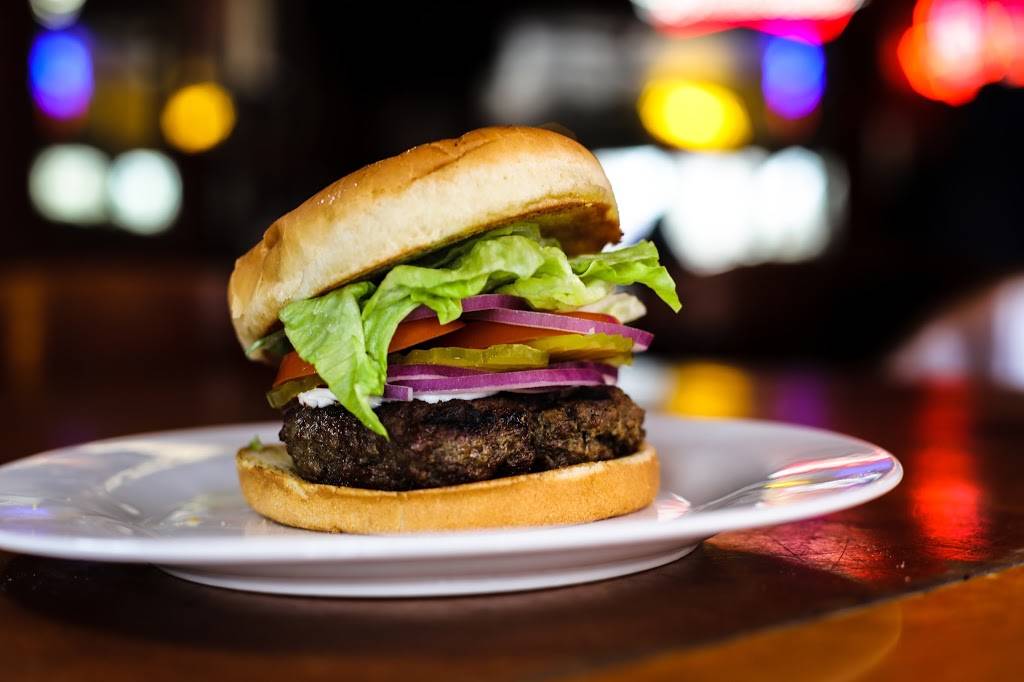 Gilhooleys Restaurant and Oyster Bar 18+ | restaurant | 222 9th St, San Leon, TX 77539, USA | 2813393813 OR +1 281-339-3813