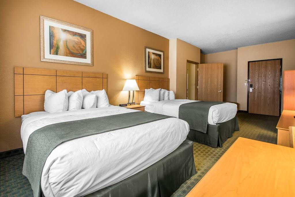 Quality Inn | restaurant | 4055 McDonald Dr, Dubuque, IA 52003, USA | 5635563006 OR +1 563-556-3006