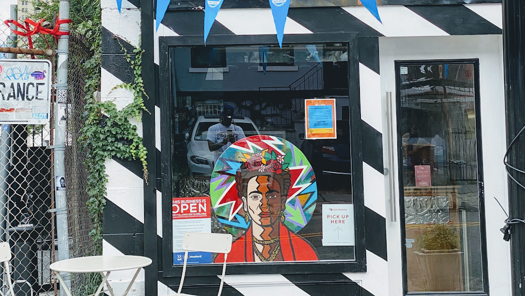 Champs Chics & Waffles | restaurant | 688 Bergen Ave, Jersey City, NJ 07304, USA | 2013335658 OR +1 201-333-5658