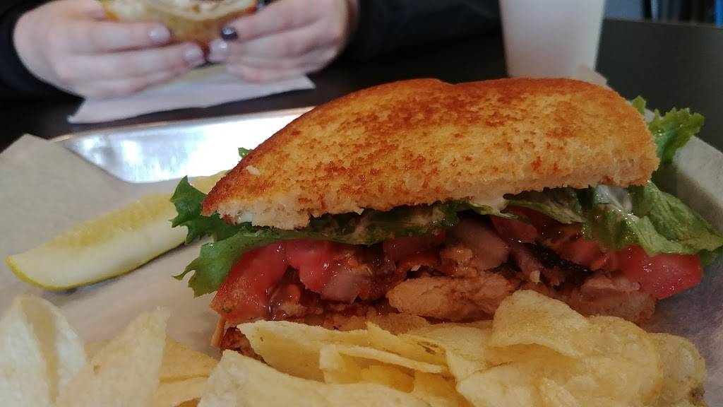 Emerald City | cafe | 3938 N Sheridan Rd, Chicago, IL 60613, USA | 7738573041 OR +1 773-857-3041