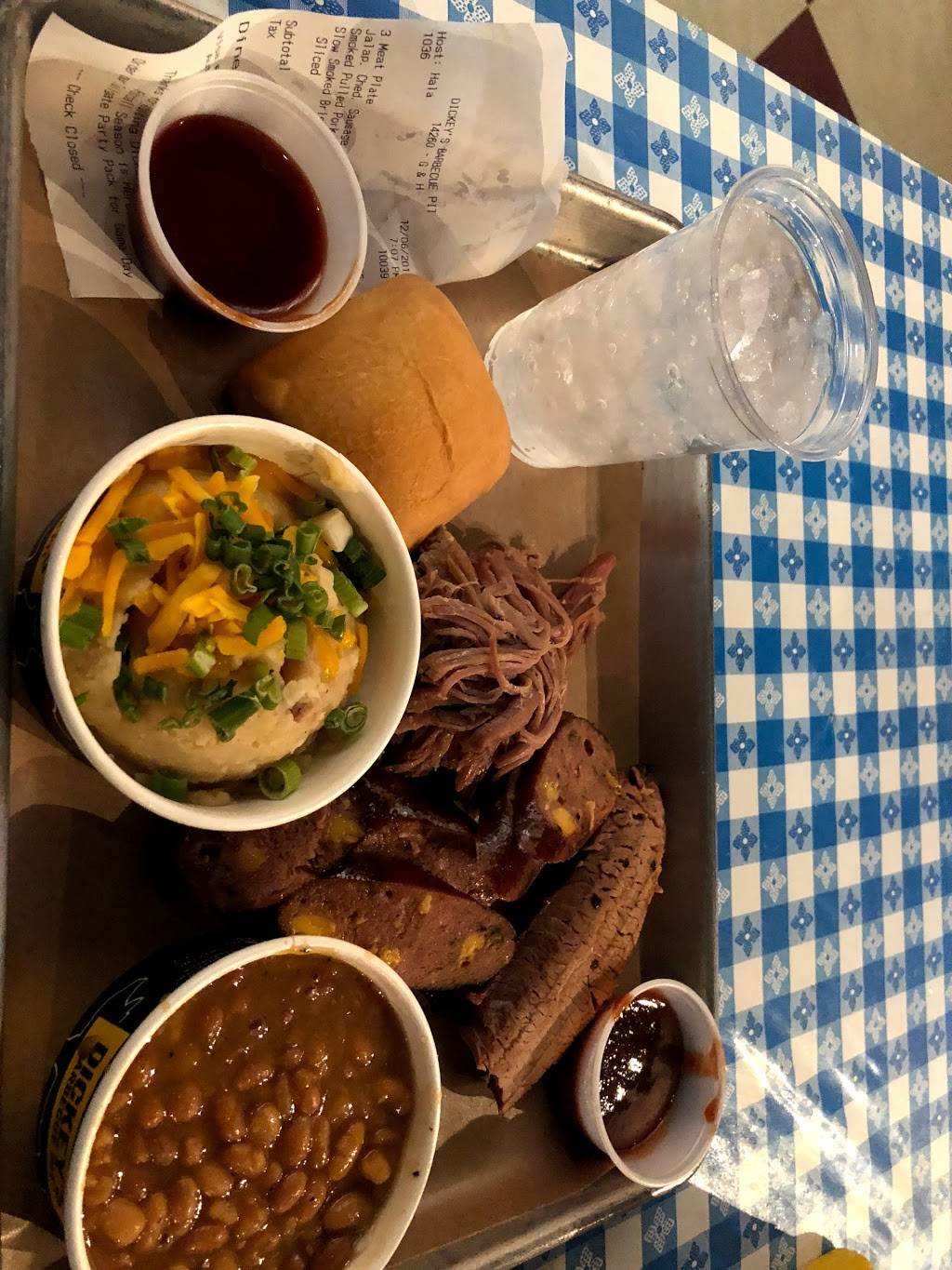 Dickeys Barbecue Pit | restaurant | 14260 H, Centreville Square, Centreville, VA 20121, USA | 5712814846 OR +1 571-281-4846