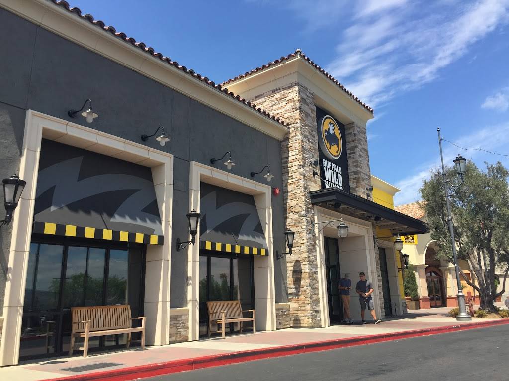Buffalo Wild Wings | restaurant | 1555 Simi Town Center Way, Simi Valley, CA 93065, USA | 8055205815 OR +1 805-520-5815