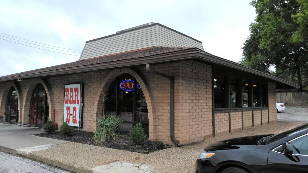 Wyandot Barbeque | restaurant | 7215 W 75th St, Overland Park, KS 66204, USA | 9133410609 OR +1 913-341-0609