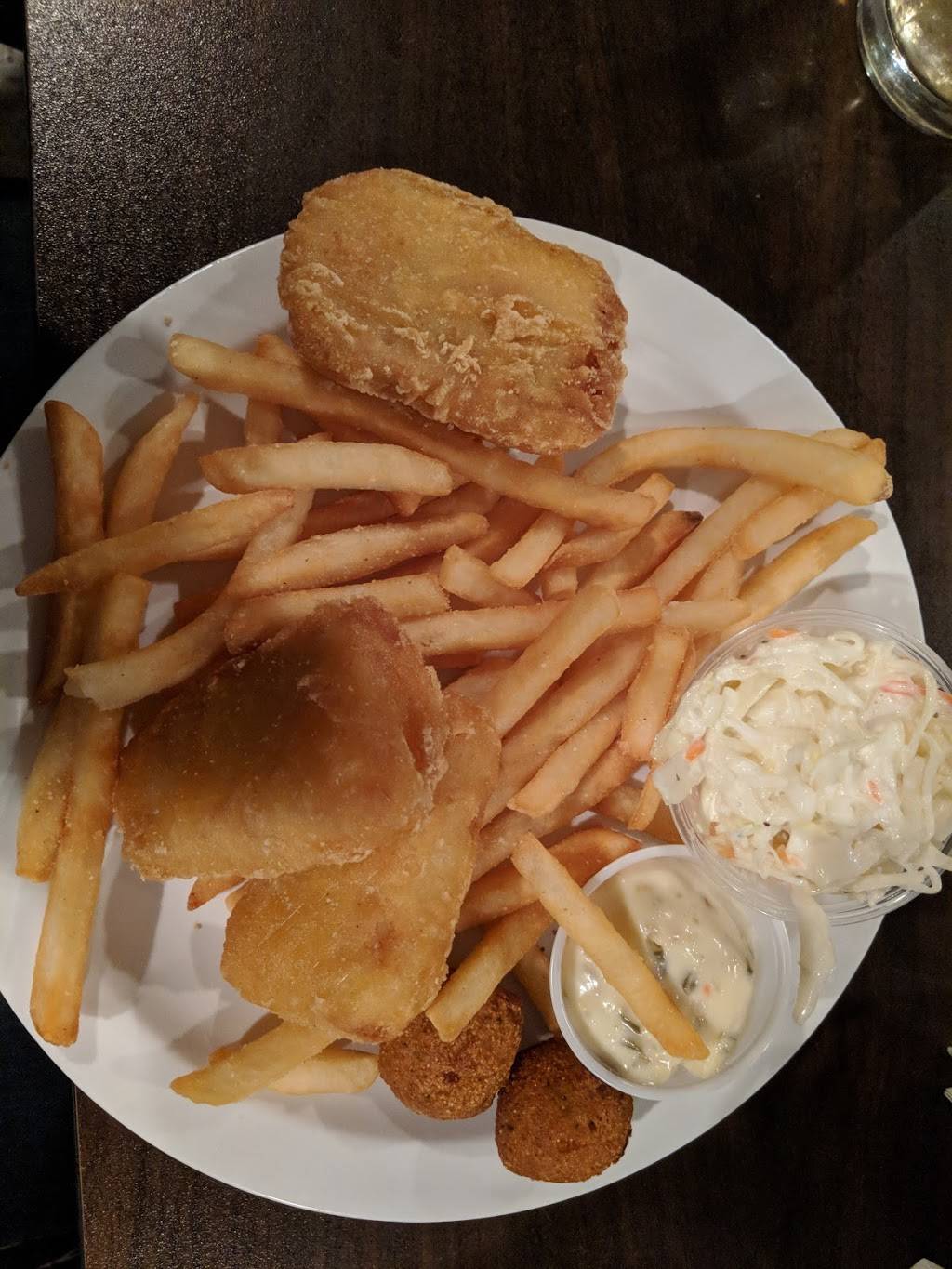 The Village Green Bar & Grill | restaurant | 7508 Hubbard Ave, Middleton, WI 53562, USA | 6088319962 OR +1 608-831-9962