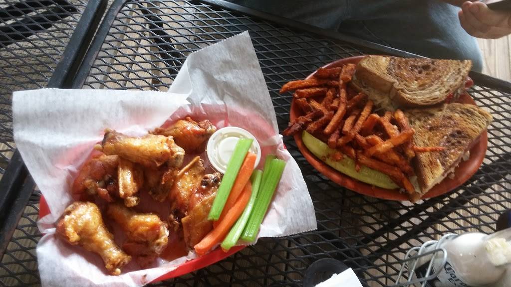 Clancys Sports Bar & Grill | restaurant | 6218 Cortez Rd W, Bradenton, FL 34210, USA | 9417942489 OR +1 941-794-2489