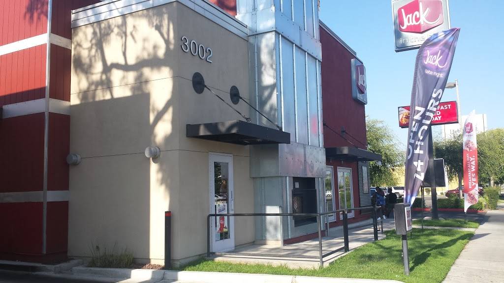 Jack in the Box | restaurant | 3002 Ming Ave, Bakersfield, CA 93304, USA | 6618325942 OR +1 661-832-5942