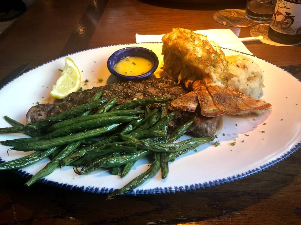 Red Lobster | restaurant | 296 N University Dr, Pembroke Pines, FL 33024, USA | 9544328500 OR +1 954-432-8500