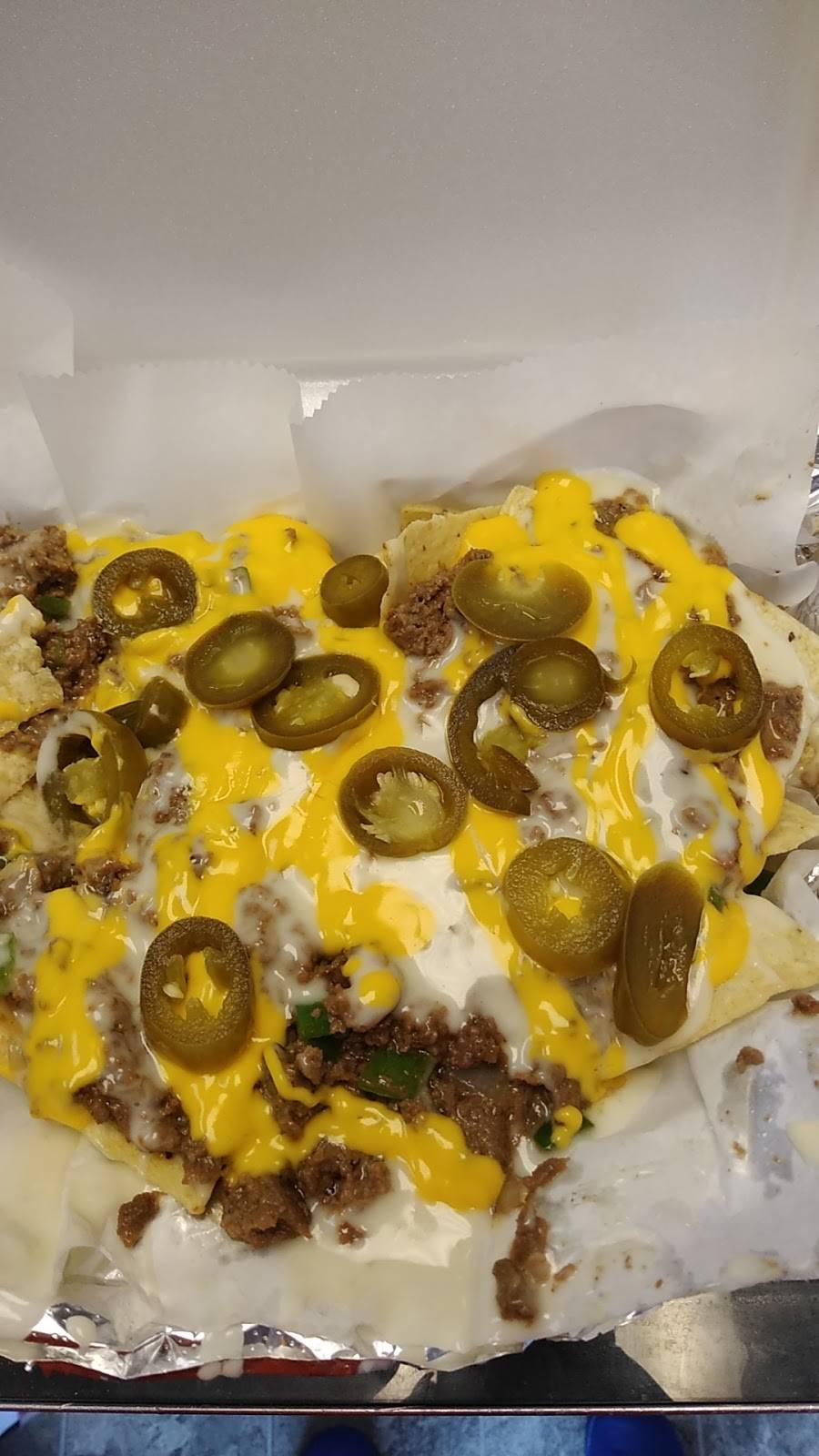 Juniors Place | restaurant | 806 S Adams Ave, Freeport, IL 61032, USA | 8152320628 OR +1 815-232-0628