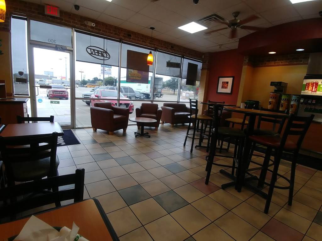 Subway | restaurant | 11260 N Central Expy, Dallas, TX 75243, USA | 2143611667 OR +1 214-361-1667