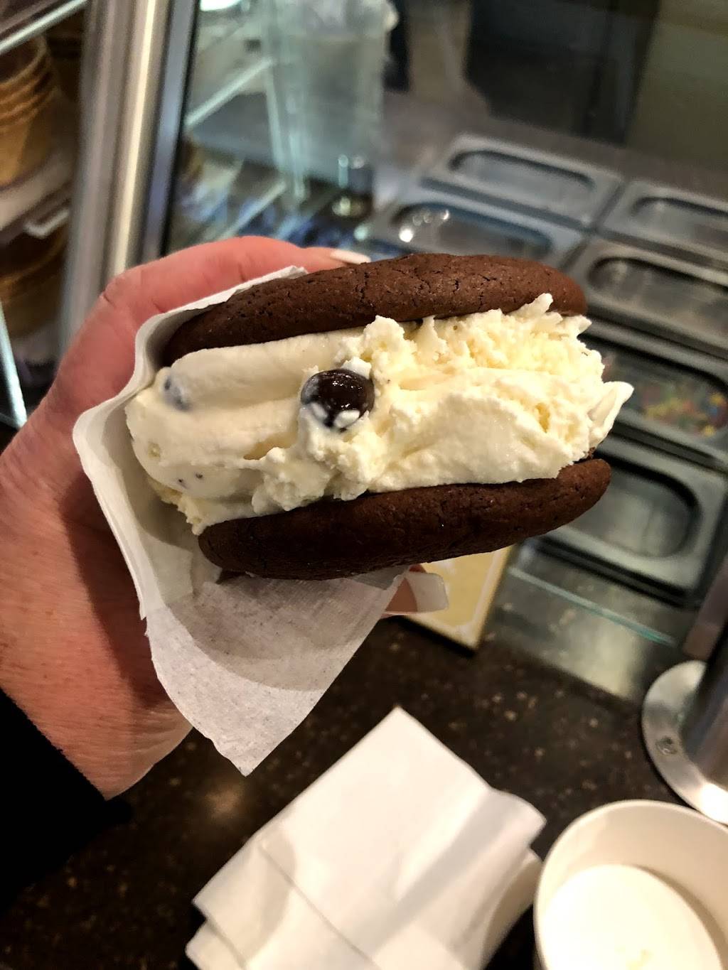 Häagen-Dazs® Ice Cream Shop | restaurant | Ontario Mills 1 Mills Circle Kiosk #1, Ontario, CA 91764, USA | 8007670120 OR +1 800-767-0120