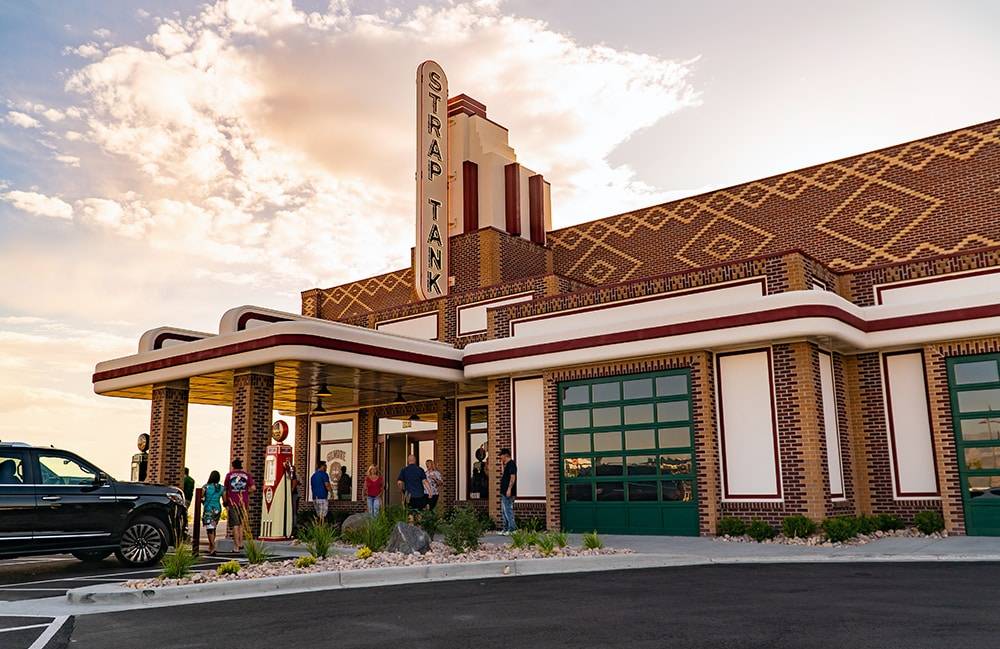 Strap Tank Brewery | restaurant | 3661 N Outlet Pkwy, Lehi, UT 84043, USA | 3853528194 OR +1 385-352-8194