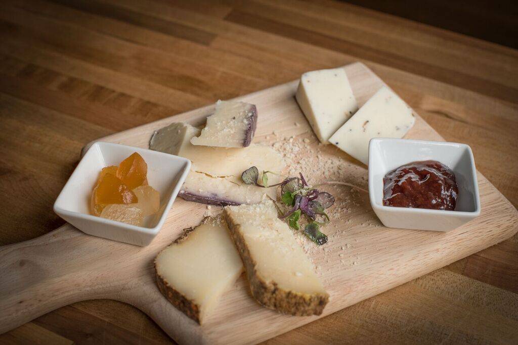 Casatis Pizza Vino | restaurant | 444 W Fullerton Pkwy, Chicago, IL 60614, USA | 7738571237 OR +1 773-857-1237