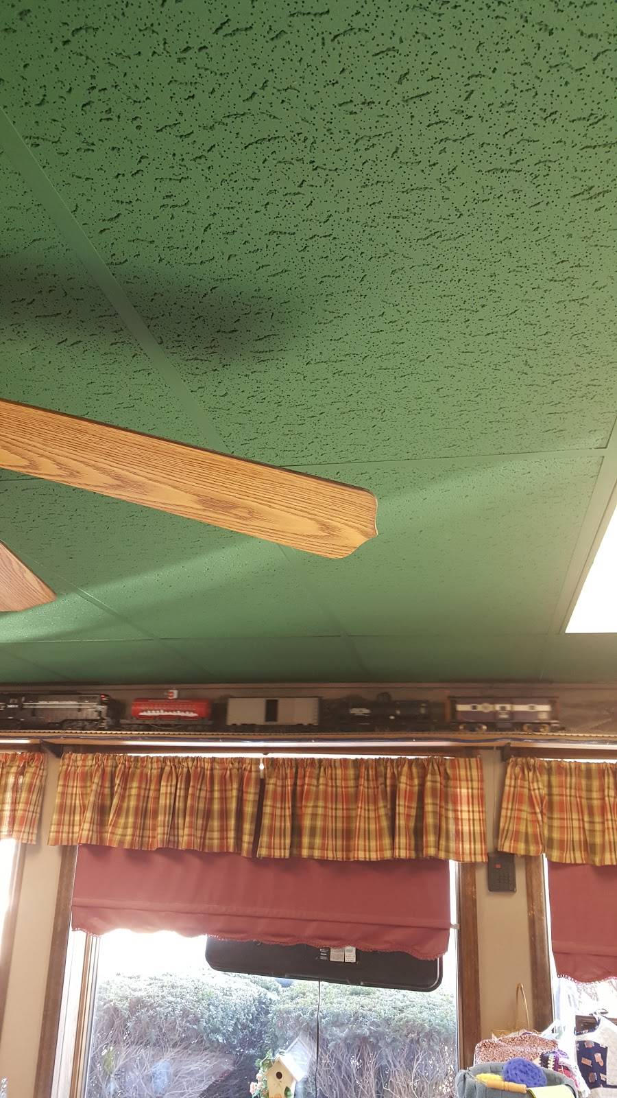 The Farmhouse Family Restaurant | restaurant | 1988 IL-16, Shelbyville, IL 62565, USA | 2177744098 OR +1 217-774-4098