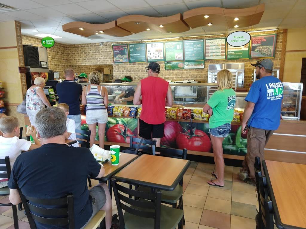 Subway | restaurant | 112 N Oak St, Williamsville, IL 62693, USA | 2175664324 OR +1 217-566-4324