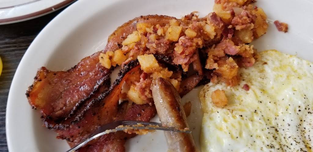 Steves Doghouse | restaurant | 3850 Pearl Rd, Cleveland, OH 44109, USA | 2163981446 OR +1 216-398-1446