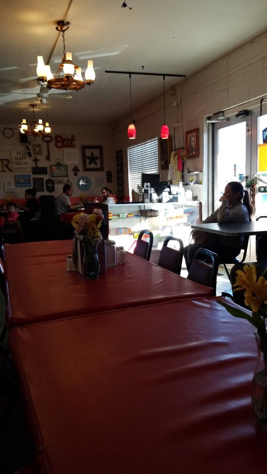 Jesmas Mexican Foods | restaurant | 1722 Rigsby Ave, San Antonio, TX 78210, USA | 2103371938 OR +1 210-337-1938