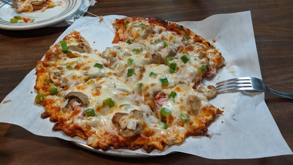 Baileys Pizza & Brstd Chicken | restaurant | 121 W Main St, State Center, IA 50247, USA | 6414832920 OR +1 641-483-2920