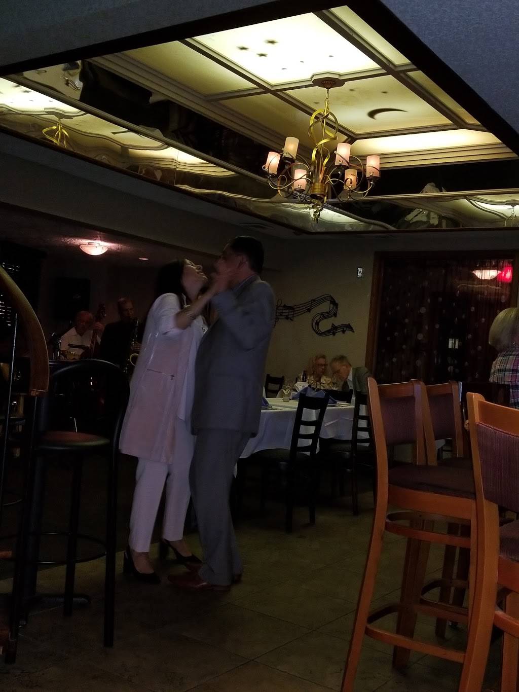 Marianaccis | restaurant | 24 Sherman St, Port Chester, NY 10573, USA | 9149393450 OR +1 914-939-3450