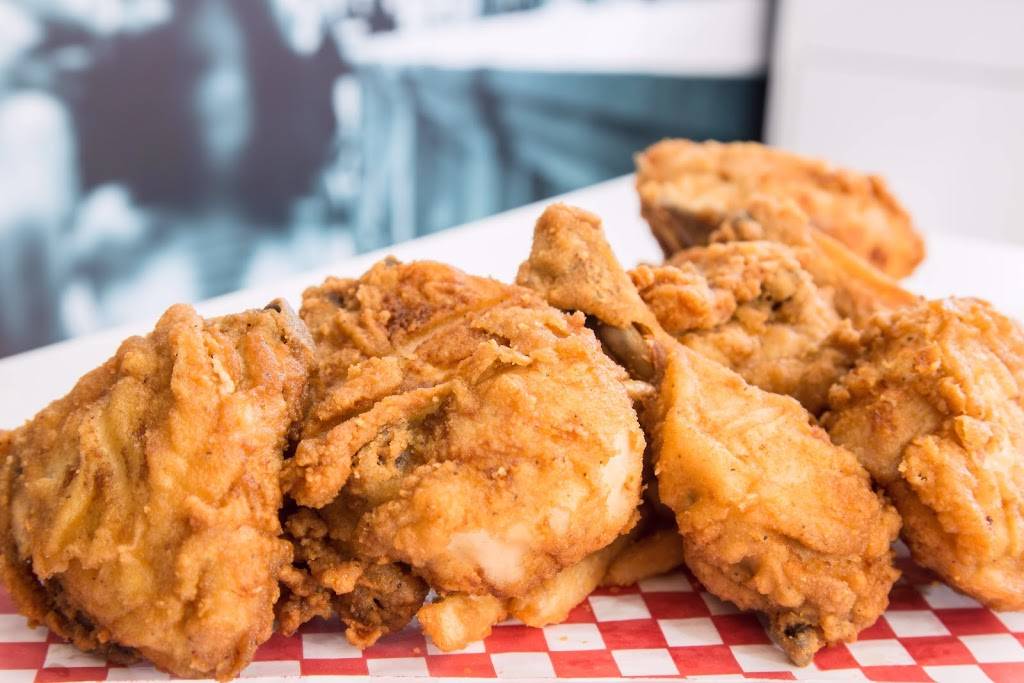 London Fried Chicken | restaurant | 2916 Lake Shore Blvd W, Etobicoke, ON M8V 1J4, Canada | 6476060663 OR +1 647-606-0663