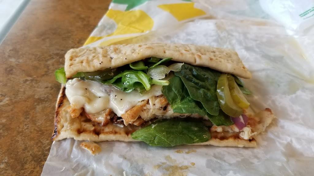 Subway | meal takeaway | 11140 S Lone Elm Rd, Olathe, KS 66061, USA | 9137646565 OR +1 913-764-6565