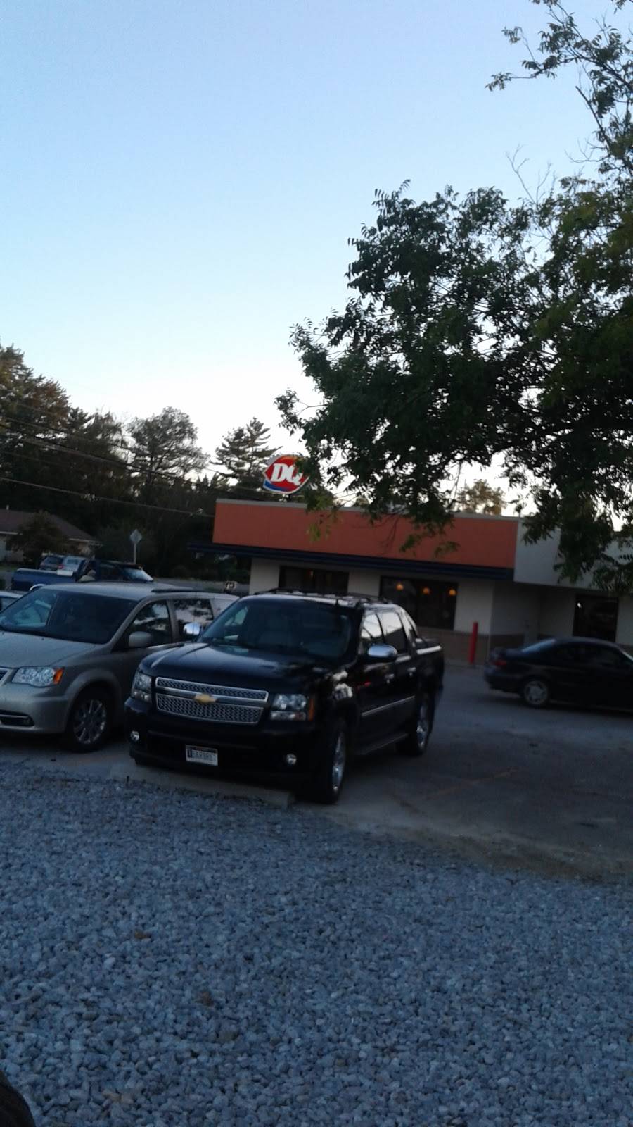 Dairy Queen Grill & Chill | restaurant | 910 W E Main St, Carmi, IL 62821, USA | 6183822536 OR +1 618-382-2536