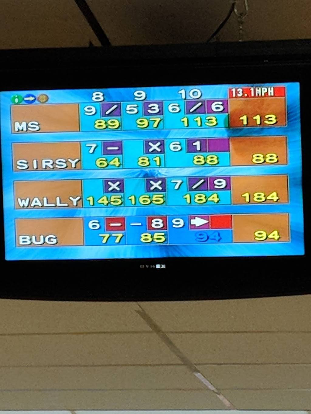 Chippers Lanes | restaurant | 100 Nickel St, Broomfield, CO 80020, USA | 3034669700 OR +1 303-466-9700