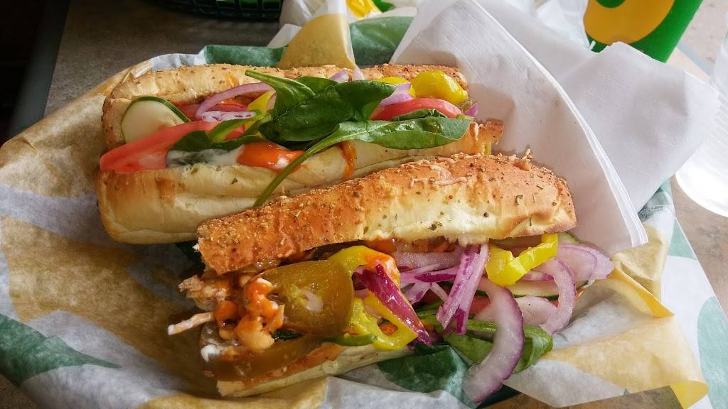 Subway Restaurants | restaurant | 2501 Central Ave NE Ste 194, Minneapolis, MN 55418, USA | 6127895900 OR +1 612-789-5900